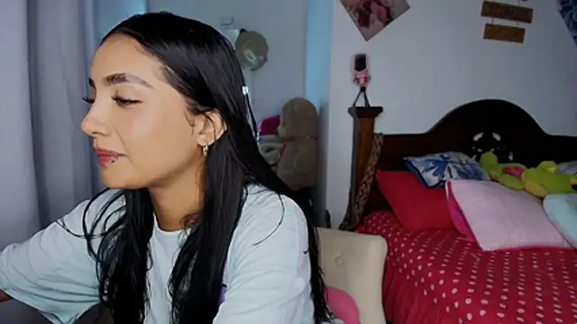 mia yireth online show from October 25, 2025, 12:51 am