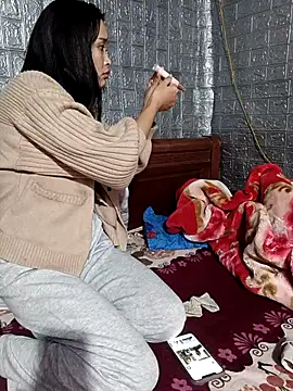 Lili lovely online show from December 3, 2025, 2:52 am