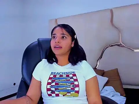 ScarletDoll online show from November 8, 2025, 6:13 am