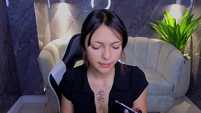 Mary Luxx TP online show from November 15, 2025, 3:04 am