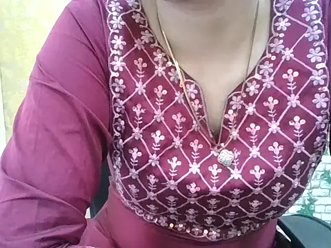 Snapshot of Roshani_hoty chatting on March 11, 2026, 8:09 am Roshani hoty online show from March 11, 2026, 8:09 am