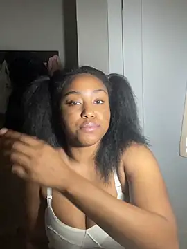 Snapshot of princesslivv chatting on March 27, 2026, 3:23 am princesslivv online show from March 27, 2026, 3:23 am