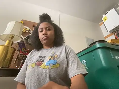Snapshot of princesslivv chatting on April 7, 2026, 5:24 pm princesslivv online show from April 7, 2026, 5:24 pm