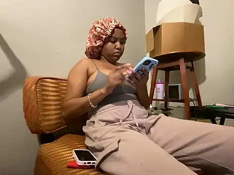 Snapshot of princesslivv chatting on May 27, 2026, 5:48 am princesslivv online show from May 27, 2026, 5:48 am