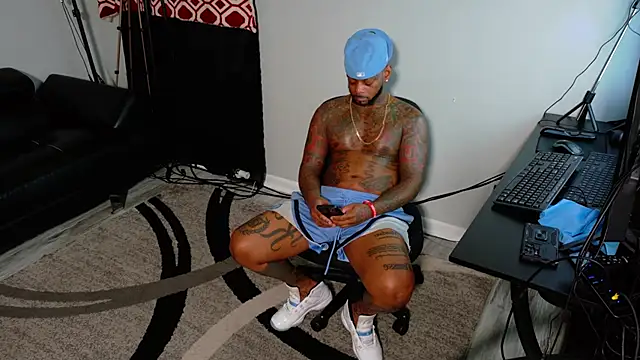 SLANGONDEMHOES online show from December 1, 2025, 4:56 pm