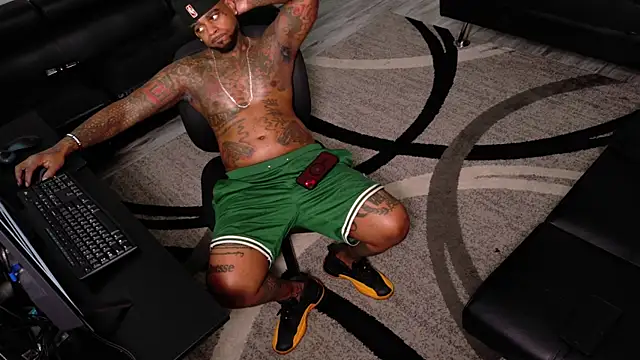 SLANGONDEMHOES online show from March 18, 2026, 6:11 pm