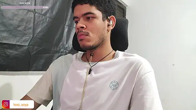 jonhsebastiann online show from December 17, 2025, 4:29 am