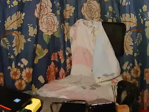 Snapshot of sweet_candiceee chatting on February 10, 2026, 6:12 pm sweet candiceee online show from February 10, 2026, 6:12 pm