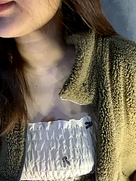 Hinne07 online show from December 15, 2025, 2:43 pm