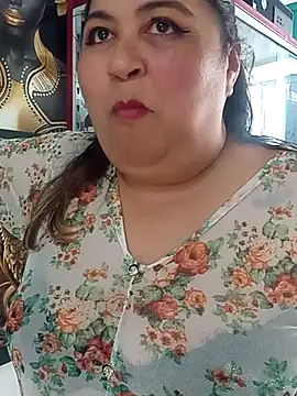 curvy diva  online show from September 13, 2025, 2:06 pm