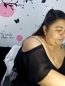 curvy diva  online show from September 25, 2025, 11:14 am