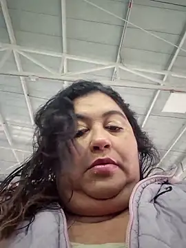 Snapshot of curvy_diva_ chatting on February 2, 2026, 11:31 am curvy diva online show from February 2, 2026, 11:31 am