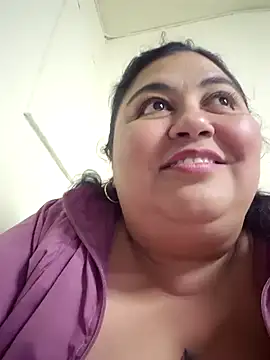 Snapshot of curvy_diva_ chatting on February 3, 2026, 11:32 pm curvy diva online show from February 3, 2026, 11:32 pm