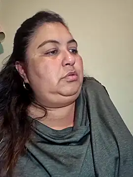 Snapshot of curvy_diva_ chatting on February 8, 2026, 2:37 am curvy diva online show from February 8, 2026, 2:37 am