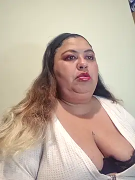 Snapshot of curvy_diva_ chatting on February 9, 2026, 9:46 am curvy diva online show from February 9, 2026, 9:46 am