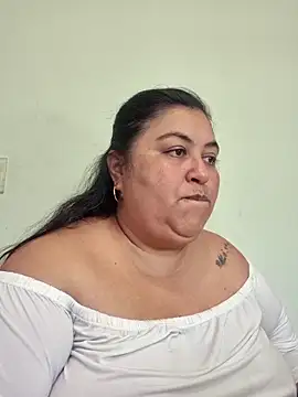 Snapshot of curvy_diva_ chatting on February 14, 2026, 2:14 pm curvy diva online show from February 14, 2026, 2:14 pm