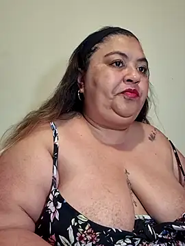 Snapshot of curvy_diva_ chatting on February 15, 2026, 11:19 am curvy diva online show from February 15, 2026, 11:19 am