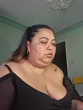 Snapshot of curvy_diva_ chatting on February 19, 2026, 9:44 pm curvy diva online show from February 19, 2026, 9:44 pm