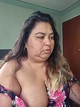 Snapshot of curvy_diva_ chatting on February 22, 2026, 1:20 pm curvy diva online show from February 22, 2026, 1:20 pm