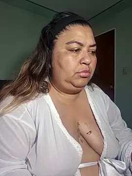 Snapshot of curvy_diva_ chatting on March 1, 2026, 11:34 am curvy diva online show from March 1, 2026, 11:34 am