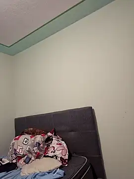 Snapshot of curvy_diva_ chatting on April 8, 2026, 9:31 am curvy diva online show from April 8, 2026, 9:31 am