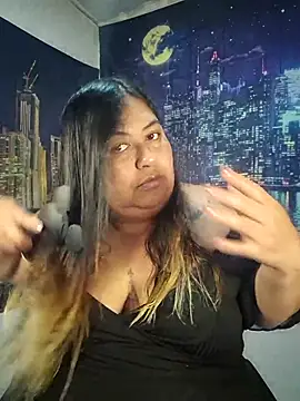 Snapshot of curvy_diva_ chatting on April 15, 2026, 10:22 am curvy diva online show from April 15, 2026, 10:22 am