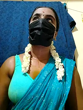 mini-queen online show from October 6, 2025, 1:19 pm