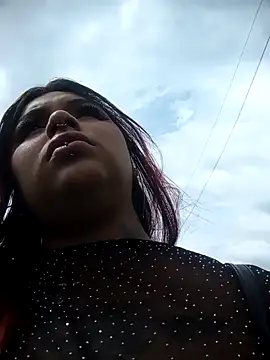 snow belle online show from December 3, 2025, 7:01 pm