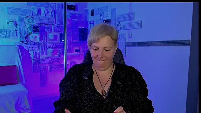 Snapshot of MaryMogan chatting on October 3, 2025, 8:55 am MaryMogan online show from October 3, 2025, 8:55 am