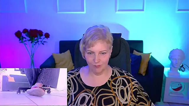 Snapshot of MaryMogan chatting on October 7, 2025, 8:44 am MaryMogan online show from October 7, 2025, 8:44 am