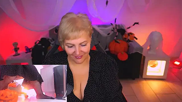 MaryMogan online show from October 31, 2025, 4:02 am