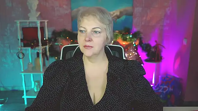 MaryMogan online show from December 19, 2025, 2:02 pm