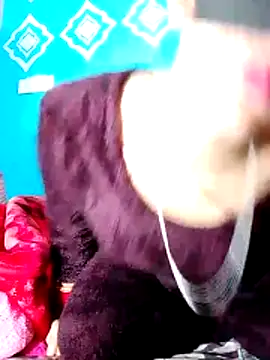 Pahadi couple online show from November 13, 2025, 5:39 am