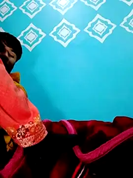 Pahadi couple online show from December 17, 2025, 7:58 am