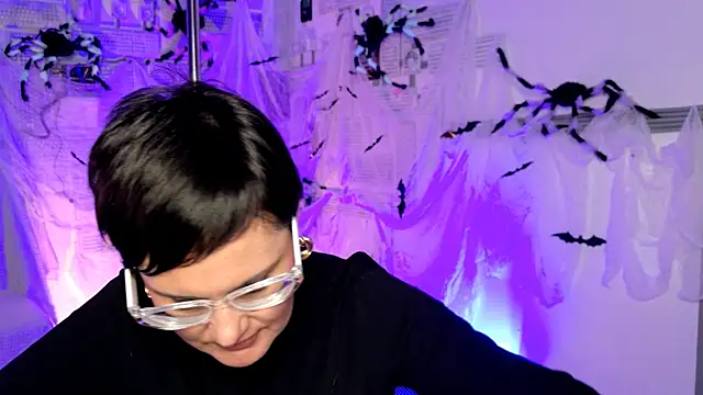 LauraDavidsons online show from October 16, 2025, 4:19 pm