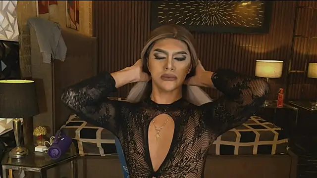 ElegantKellyTS online show from May 17, 2026, 6:37 pm