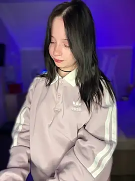 YourLittleDevil online show from April 14, 2026, 5:24 am