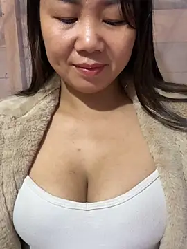 Snapshot of Binjt chatting on October 27, 2025, 11:14 am Binjt online show from October 27, 2025, 11:14 am