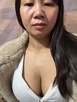 Snapshot of Binjt chatting on November 1, 2025, 10:45 pm Binjt online show from November 1, 2025, 10:45 pm