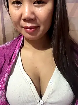 Snapshot of Binjt chatting on December 18, 2025, 6:08 am Binjt online show from December 18, 2025, 6:08 am