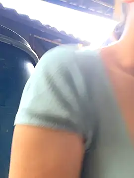 Snapshot of Binjt chatting on December 23, 2025, 2:42 am Binjt online show from December 23, 2025, 2:42 am