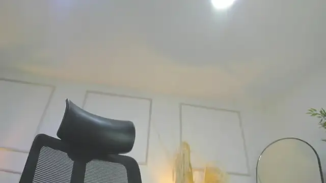 Snapshot of Emilywillis8 chatting on October 28, 2025, 1:25 pm Emilywillis8 online show from October 28, 2025, 1:25 pm