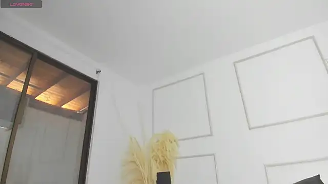 Snapshot of Emilywillis8 chatting on November 3, 2025, 1:23 pm Emilywillis8 online show from November 3, 2025, 1:23 pm