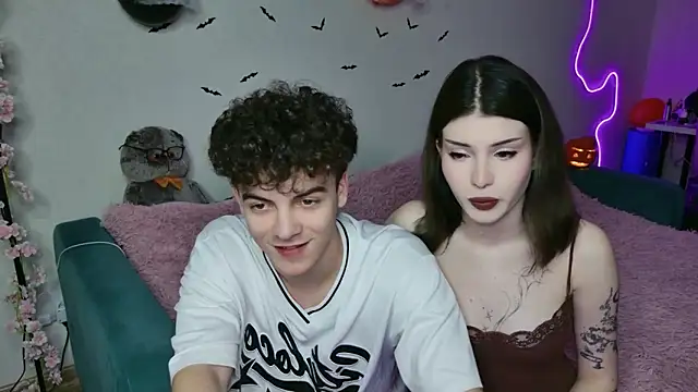 Alice18James online show from October 15, 2025, 5:46 pm