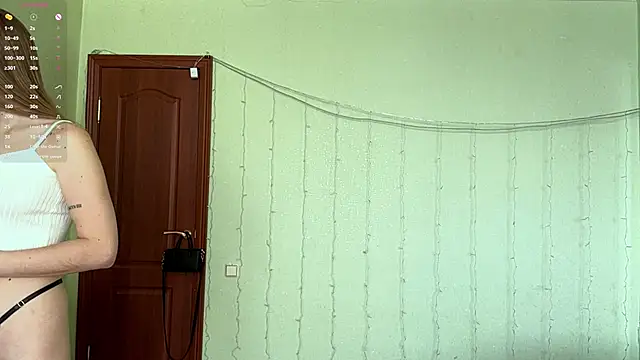 Snapshot of SweetJinny88 chatting on February 4, 2026, 9:04 am SweetJinny88 online show from February 4, 2026, 9:04 am