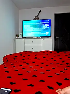 Fluturas2 online show from November 4, 2025, 10:53 pm