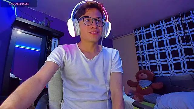 Snapshot of Lunarie_ chatting on September 10, 2025, 4:34 am Lunarie online show from September 10, 2025, 4:34 am