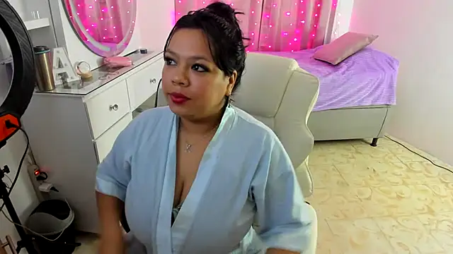 aynarakiss online show from September 19, 2025, 4:47 am