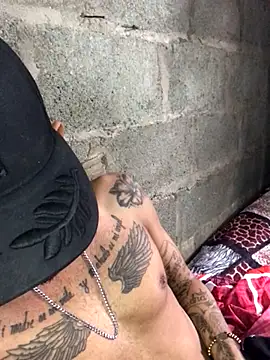 Snapshot of tattoos22 chatting on November 3, 2025, 11:55 am tattoos22 online show from November 3, 2025, 11:55 am