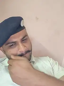 Snapshot of Frvgggghh chatting on February 3, 2026, 8:19 am Frvgggghh online show from February 3, 2026, 8:19 am